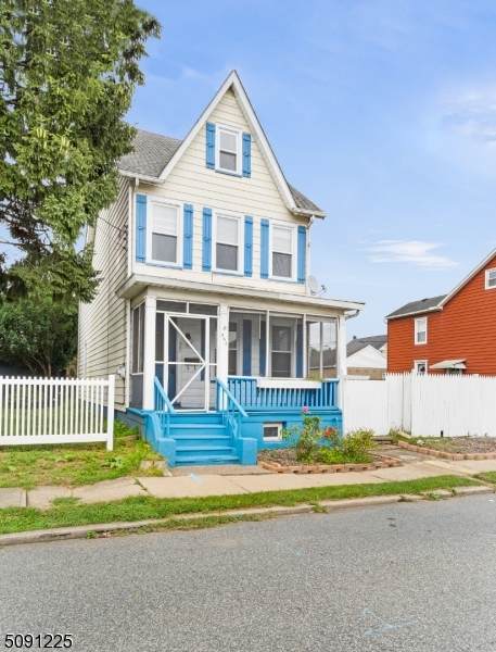 387 Lincoln St - Photo 1