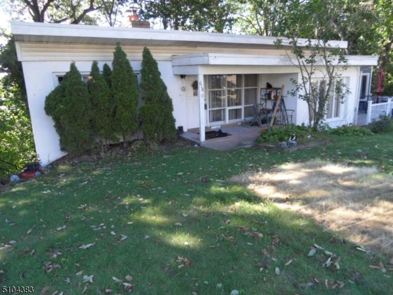 618 Oak St - Photo 1