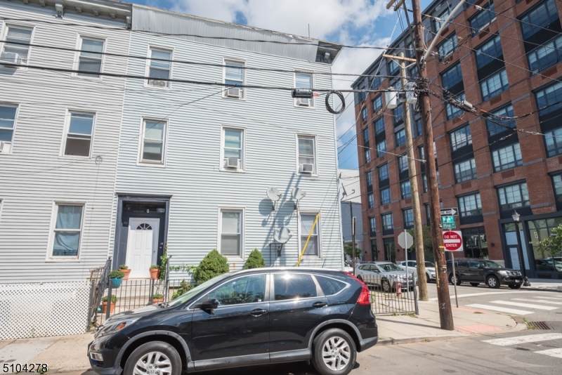 80 Maple St - Photo 1