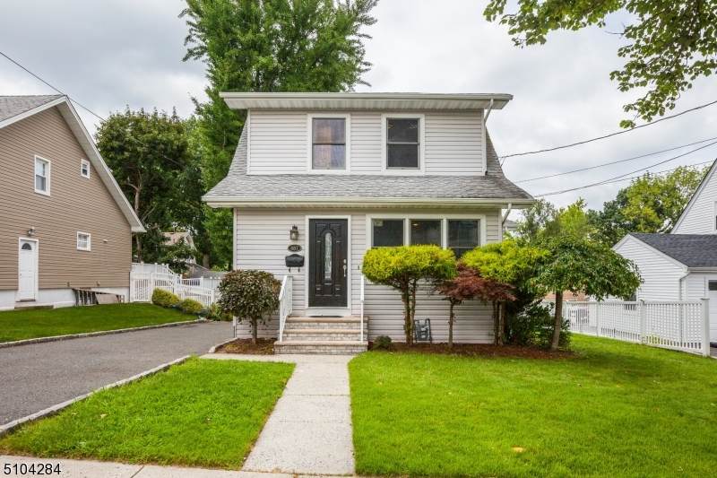 487 Walnut St - Photo 1
