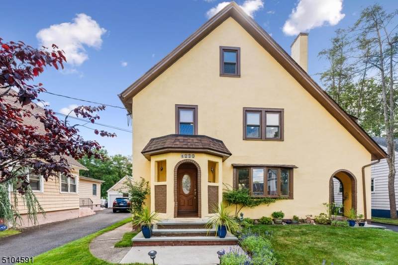 1230 Lansdowne Terrace - Photo 1