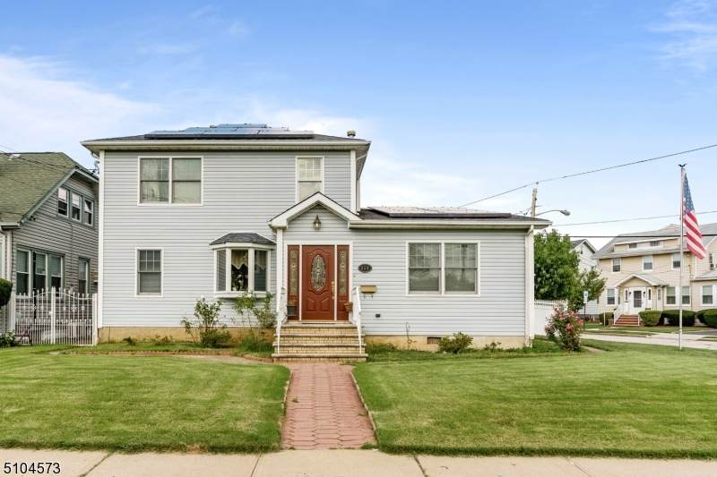 658 Belleville Ave - Photo 1