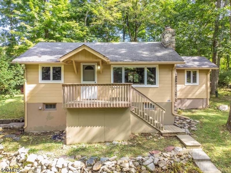 102 Poplar Ln - Photo 1