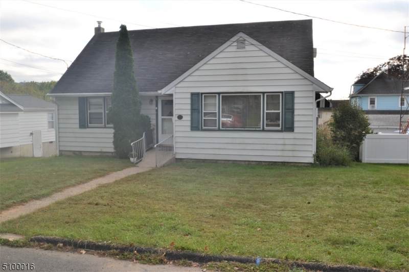 102 Guy St - Photo 1