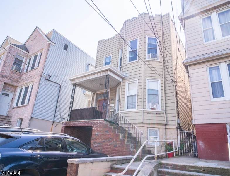 91 Hague St - Photo 1