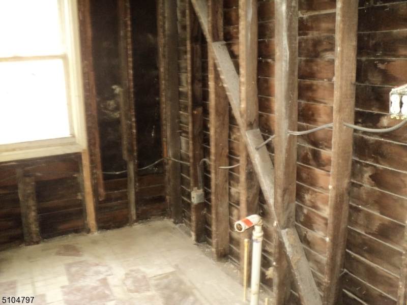 119 Tichenor St - Photo 1
