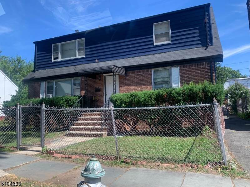 424 S Clinton St - Photo 1