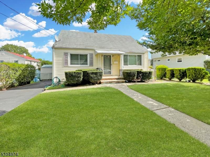 429 Maplewood Ave - Photo 1