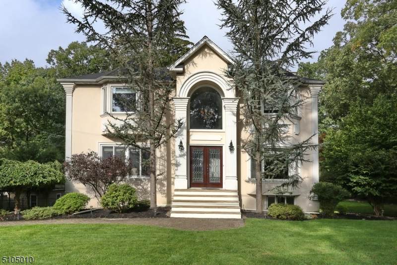 77 Lafayette Ave - Photo 1