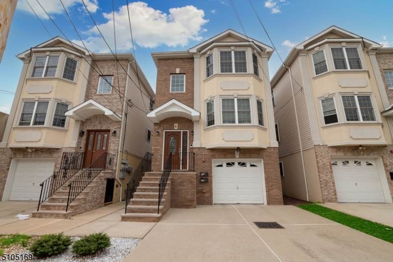 4 Kingsland Ave - Photo 1
