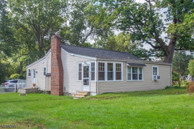 310 Boulevard Dr - Photo 1