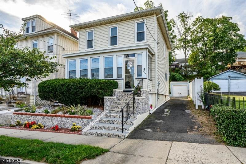 125 Rollinson St - Photo 1
