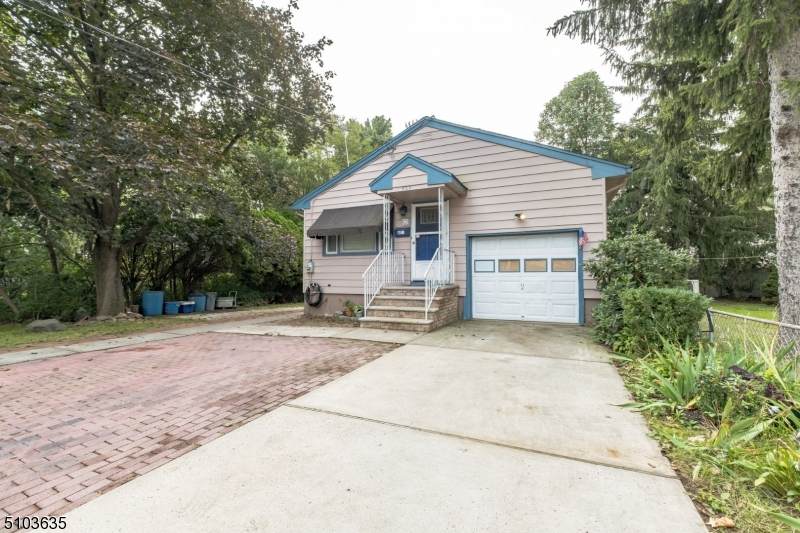 429 Jaques Ave - Photo 1