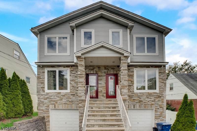425 Thompson St - Photo 1