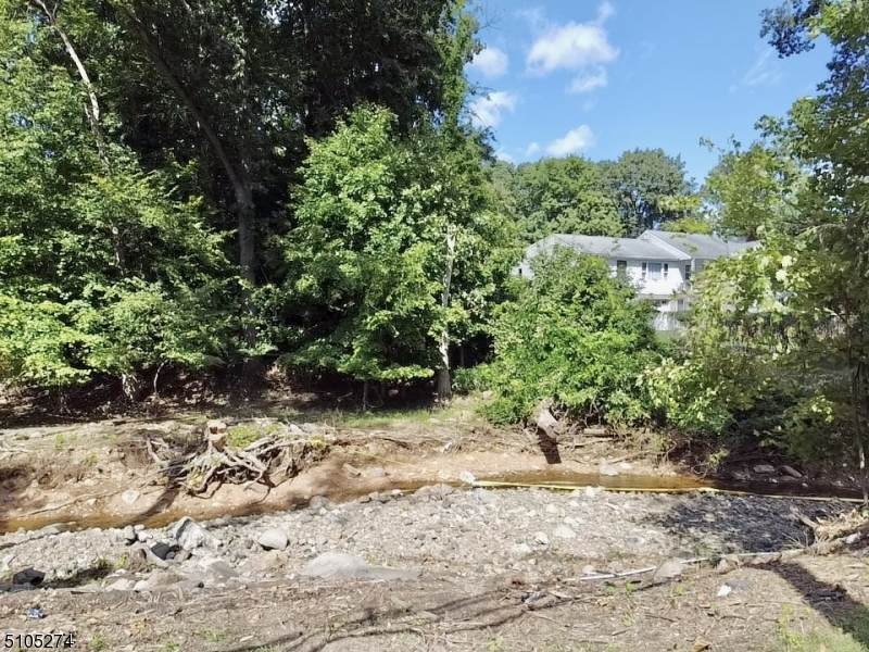 75 Laurel Ave - Photo 1