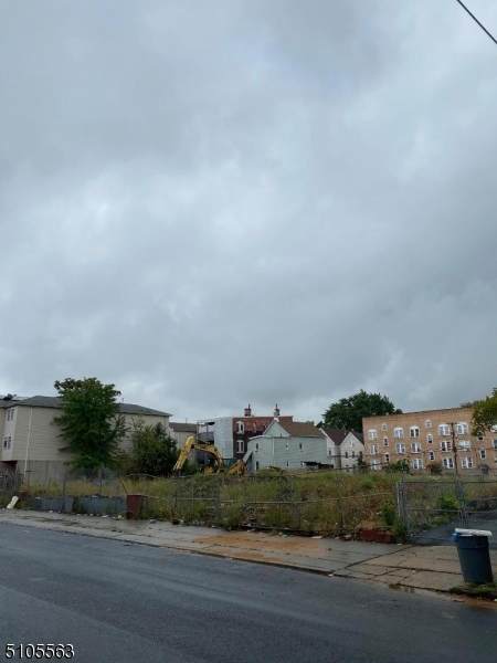 432 Livingston St - Photo 1