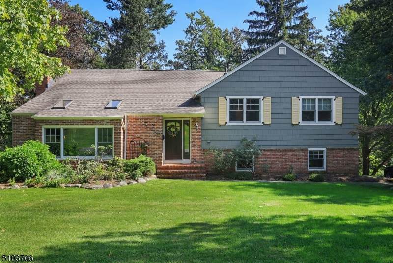 1563 Grouse Ln - Photo 1