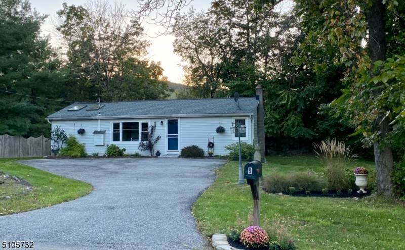 9 Thistle Ave - Photo 1