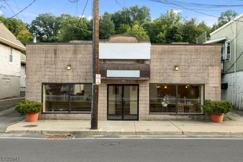 711 Main St - Photo 1