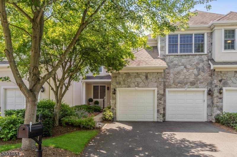 17 Dickinson Rd - Photo 1
