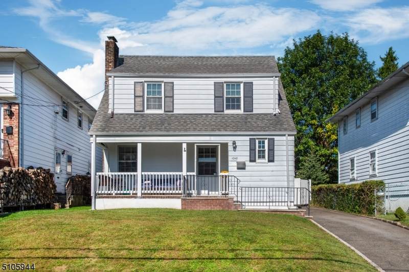 1048 Nicholas Ave - Photo 1