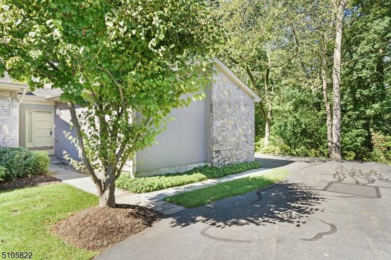 37 Roberts Cir - Photo 1