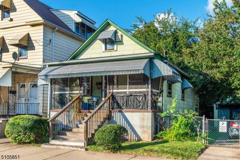 197 Hale St - Photo 1