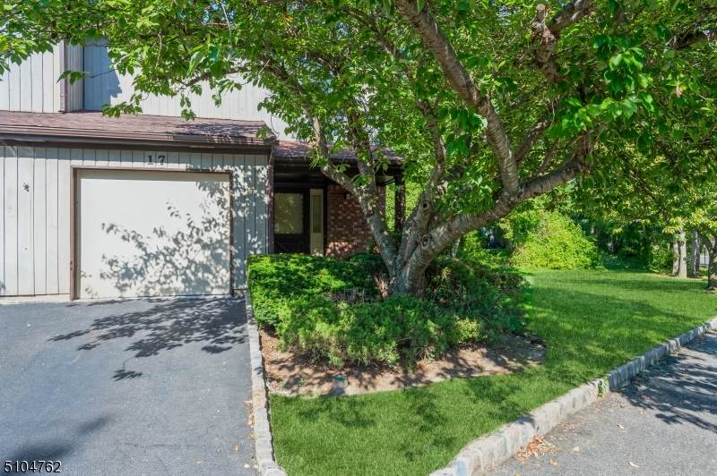 17 Arrowsmith Ct - Photo 1