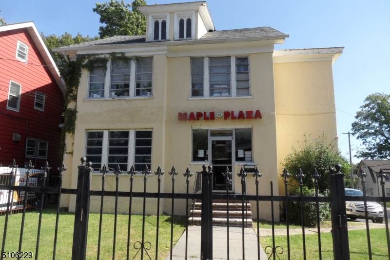 1551 Maple Ave - Photo 1