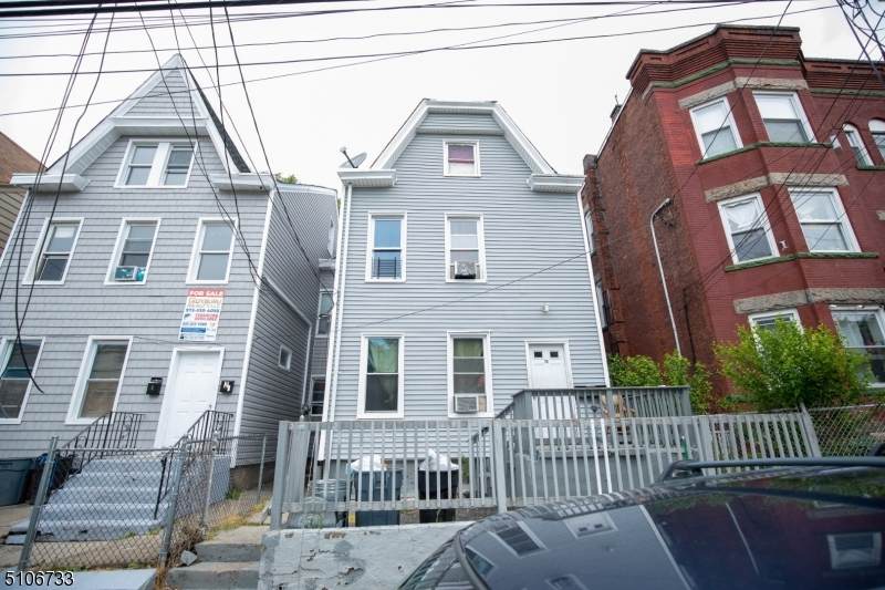 111 Putnam St - Photo 1