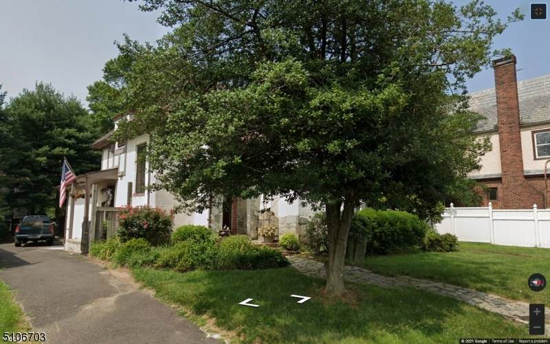 625 Parkway Ave - Photo 1