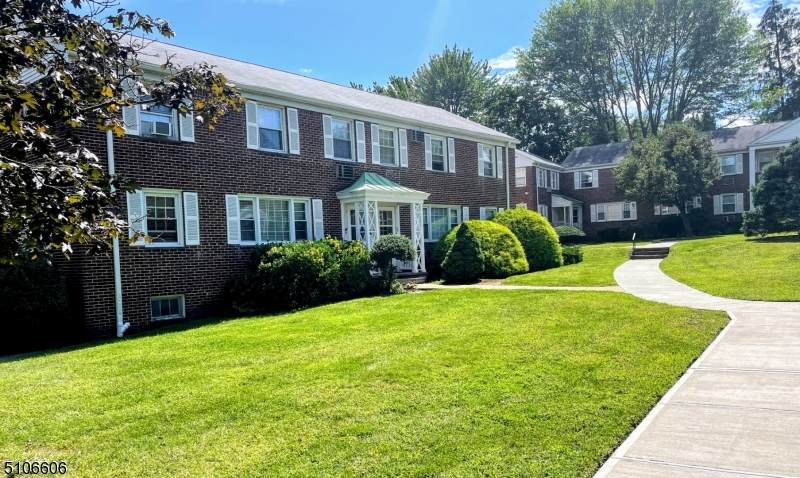 445 Morris Ave - Photo 1