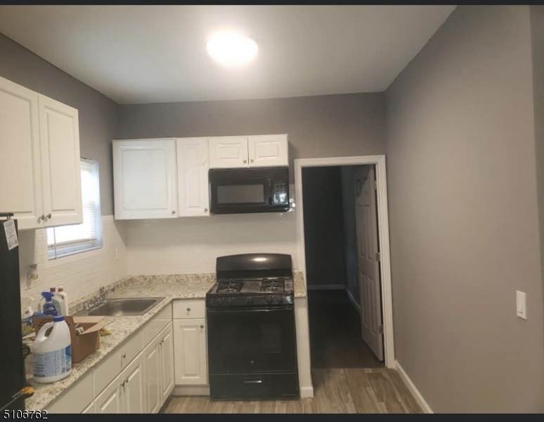21 Mitchell Pl - Photo 1