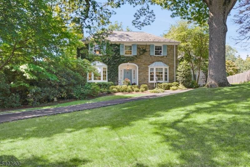 25 Knollwood Road - Photo 1