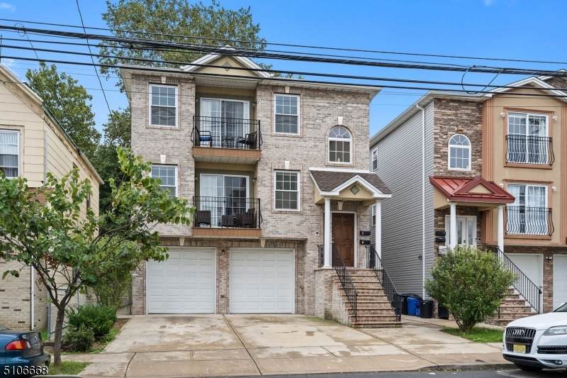 563 Pennsylvania Ave - Photo 1