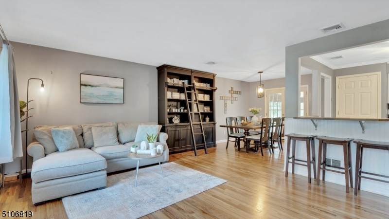 4 Ithaca Pl - Photo 1