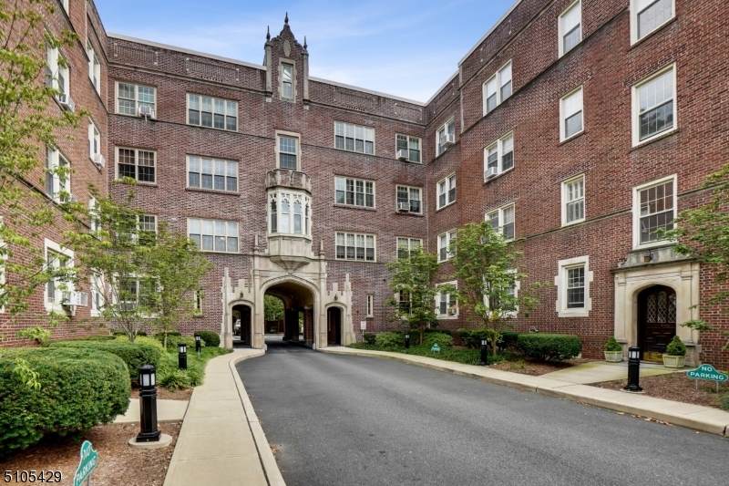 133 Summit Ave Unit 39 - Photo 1