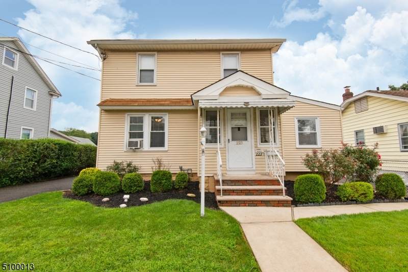 223 New Jersey Ave - Photo 1