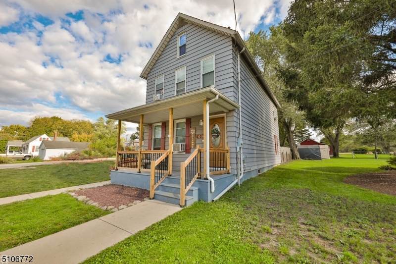 1016 Third Ave - Photo 1