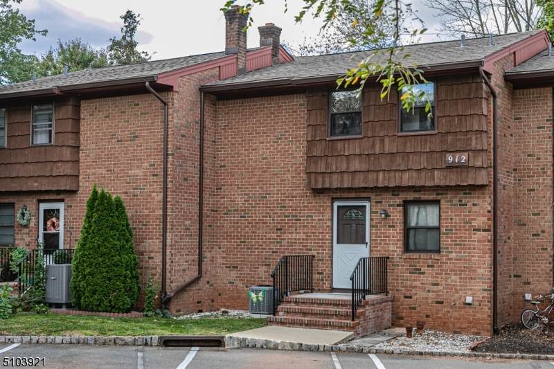 912 Renate Dr - Photo 1