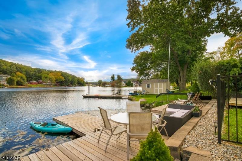 16 Lorettacong Dr - Photo 1