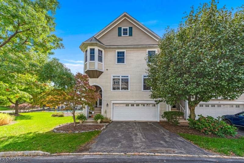 42 Lakeshore Dr - Photo 1