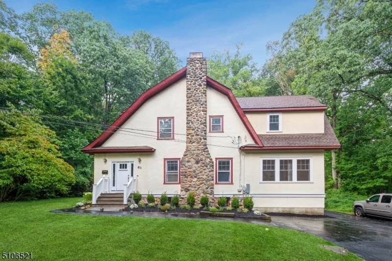 81 Morris Ave - Photo 1