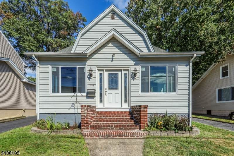 268 New Jersey Ave - Photo 1