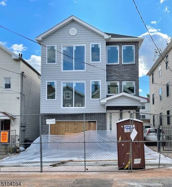 49 Parkhurst St - Photo 1