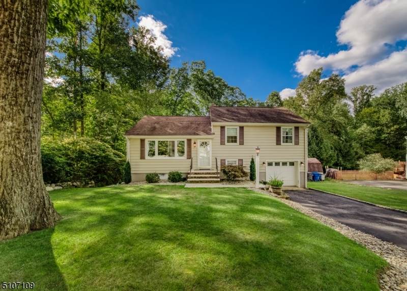 35 Edgehill Ave - Photo 1