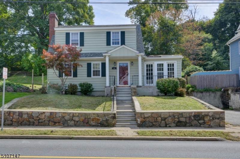 62 Allen St - Photo 1