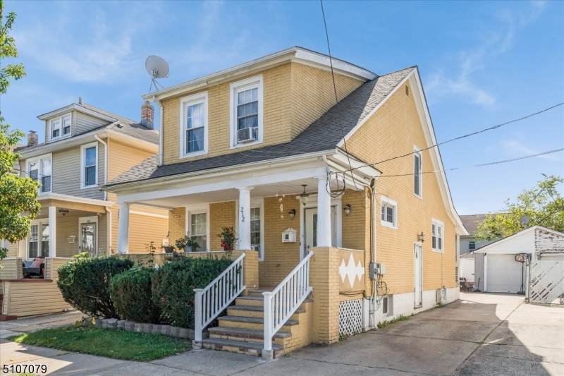 212 Ward St - Photo 1