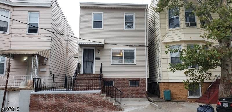 211 Beacon Ave - Photo 1
