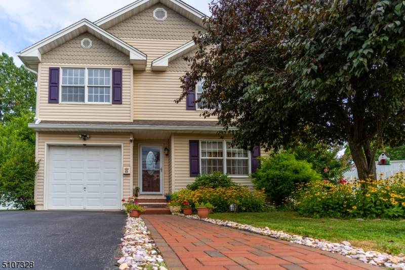 925 Rabens Ave - Photo 1